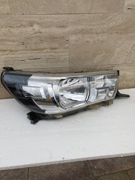 Toyota Hilux gyri jobb fnyszr (2015-  )