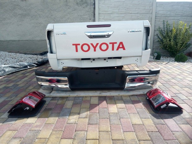 Toyota Hilux plat� �s tartoz�kai