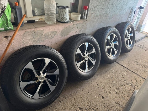 Toyota Hilux téli kerék garnitúra eladó