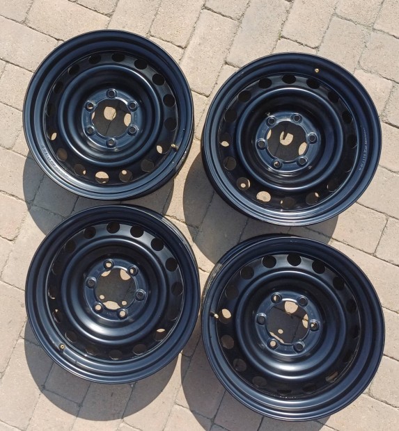 Toyota Hilux új gyári 17" lemezfelni acél felni acélfelni