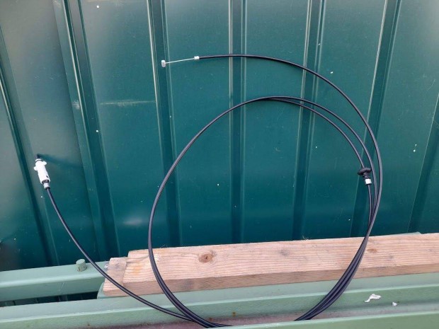 Toyota Hilux zemanyag tankajt nyit bowden