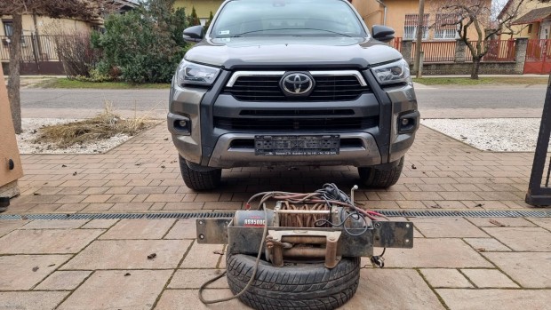 Toyota Hiluxra komplett cs�rl� szett