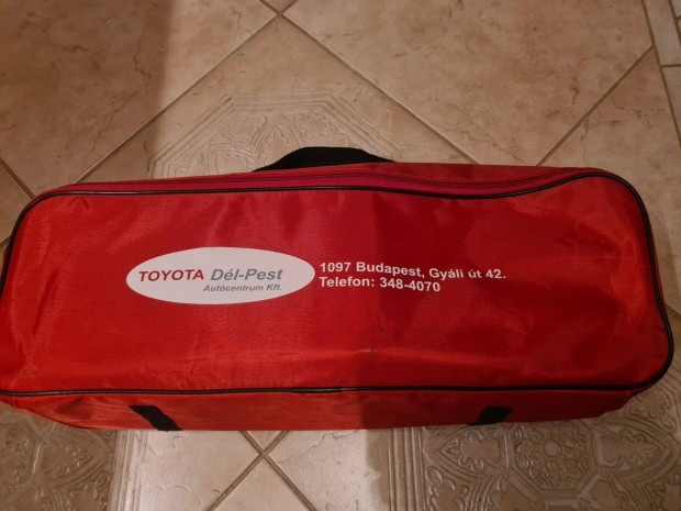 Toyota KRESZ / vszhelyzeti tska elssegly + biztonsgi felszerels