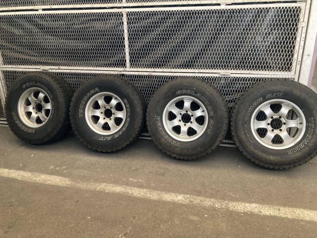 Toyota Land Cruiser alufelni 315/70R17 terepjr felni kerk garnitra