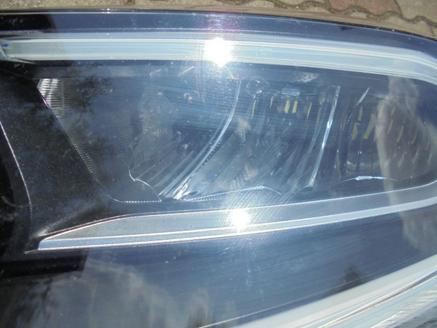 Toyota Led fényszóró ( Törött ) eladó