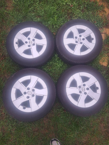 Toyota Prius 15" gyri alufelni szett dsztrcsval