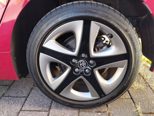 Toyota Prius 17" ker�kgarnit�r�k (komplett t�li, ny�ri)