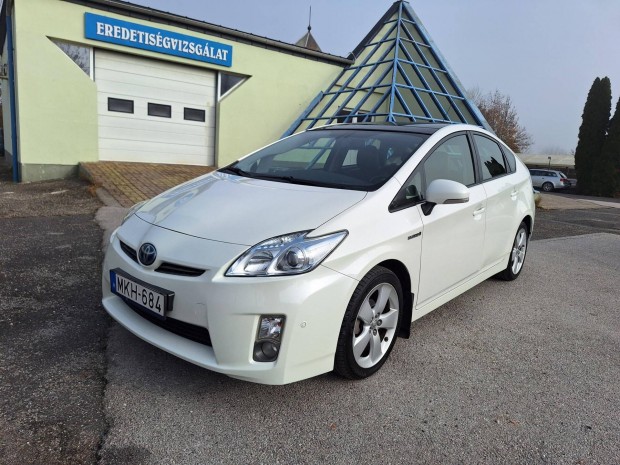 Toyota Prius 1.8 HSD Executive Leather (Automat...
