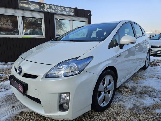 Toyota Prius 1.8 HSD Premium (Automata) Sz.k�ny...