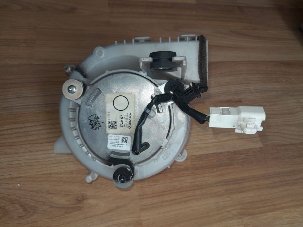 Toyota Prius 3(2012) akkupack ht ventiltor