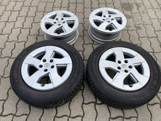 Toyota Prius 3 gy�ri 15-os ker�k szett d+d�szt�rcs�k