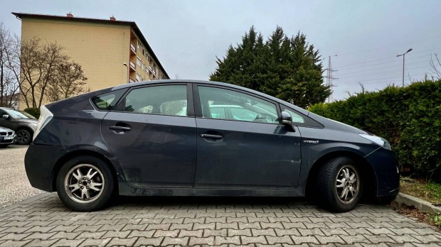 Toyota Prius 3 hybrid jobbkorm�nyos