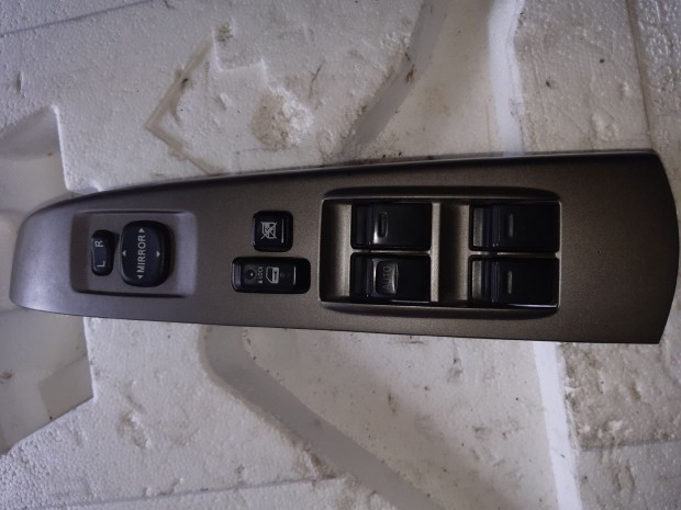 Toyota Prius Ablakemel� + K�zpontiz�r Kapcsol� + Elektromos T�k�r