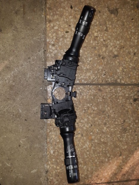 Toyota Prius Bajuszkapcsol�