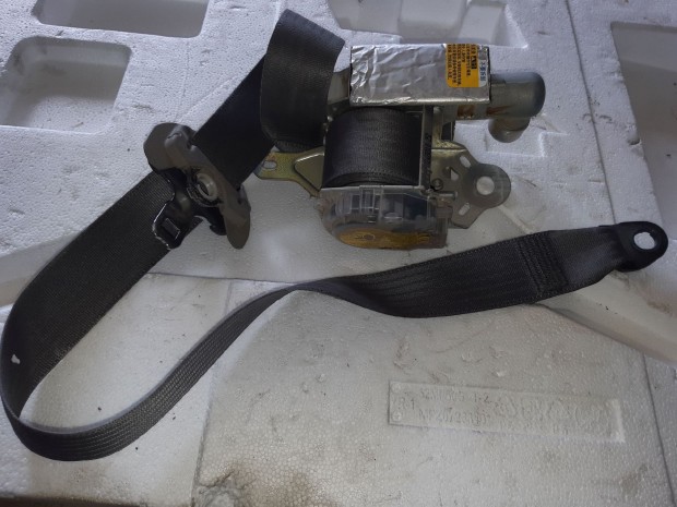 Toyota Prius Bal Els� Biztons�gi �v