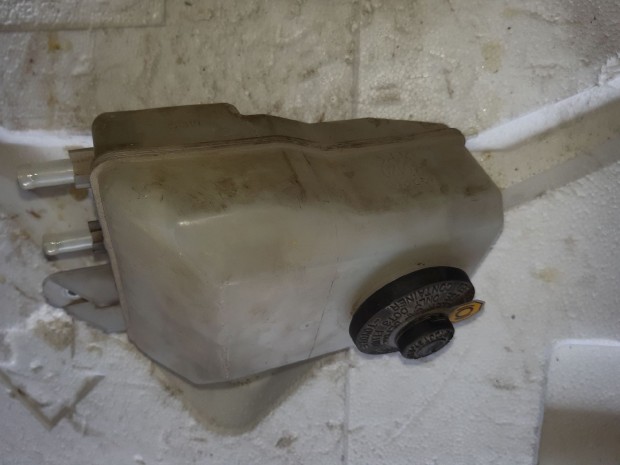 Toyota Prius F�kfolyad�k Tart�ly