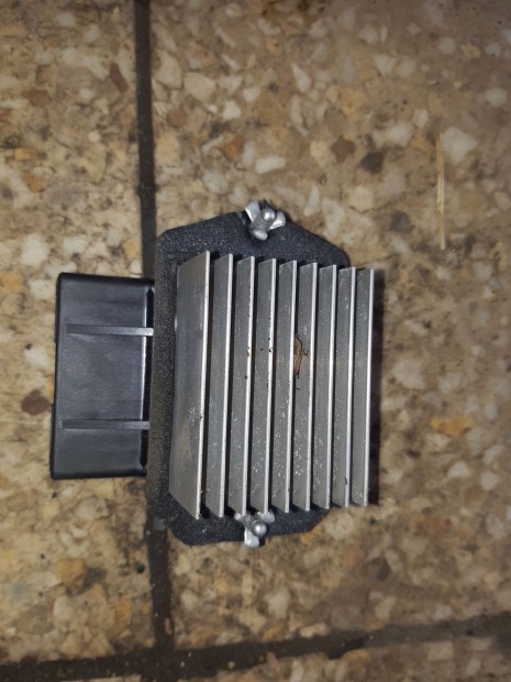 Toyota Prius F�t�s Ellen�ll�s