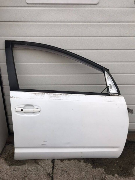 Toyota Prius II. J.e.ajto ,kis hibaval