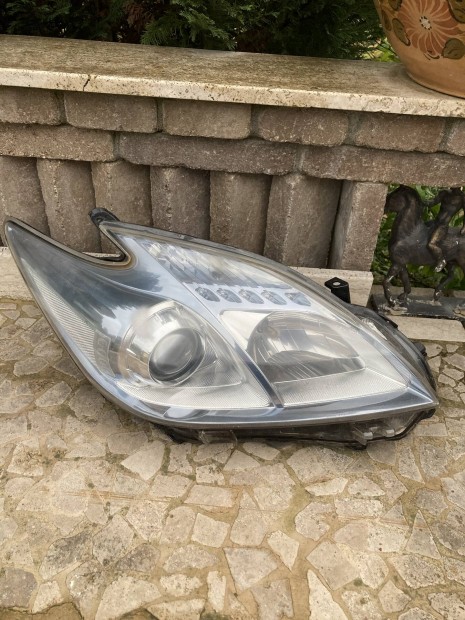 Toyota Prius II. Jobb Xenon fnyszr