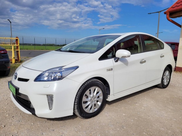 Toyota Prius Plug-IN 1.8 Executive Félbőr! Navi...