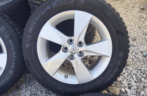 Toyota Prius Yaris 2019-től gyári alufelni 5x100 16"