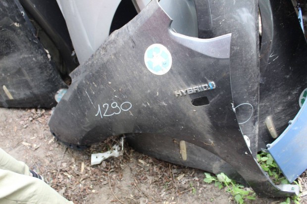 Toyota Prius bal első sárvédő