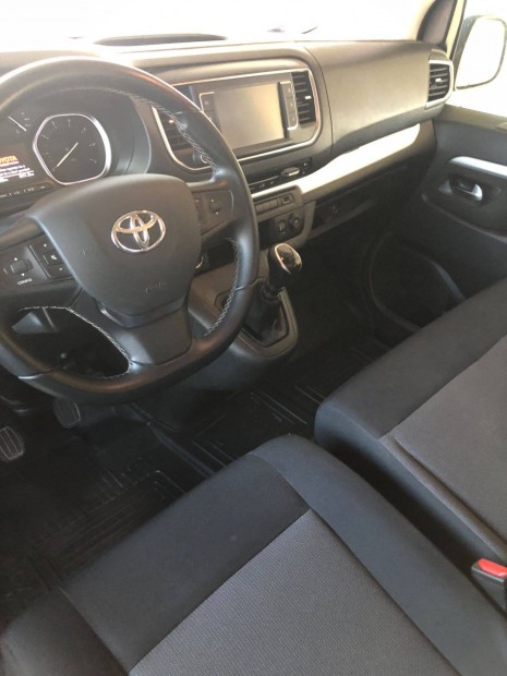 Toyota Proace 9 személyes