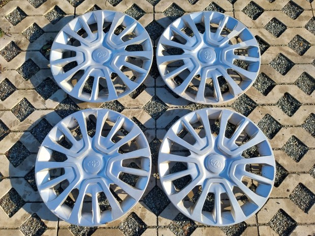 Toyota Proace dsztrcsa 17" 4db 