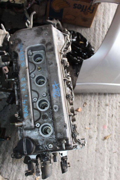 Toyota Rav4 2000 1.8B Fűzött blokk hengerfejjel 1ZZ
