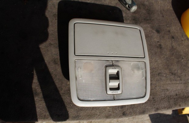 Toyota Rav4 III 2006-2013 belső világítás 8126042010
