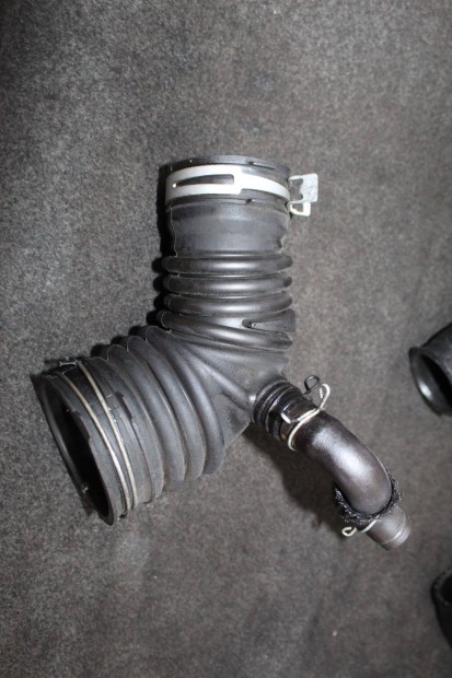 Toyota Rav4 III 2006-2013 légbeömlő cső