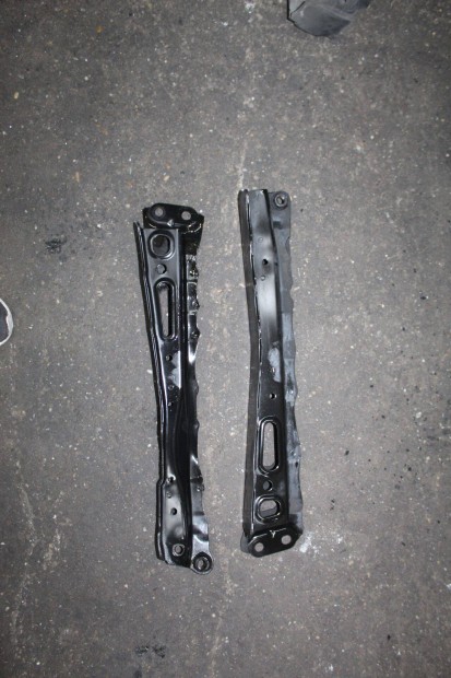 Toyota Rav4 III 2006-2013 merevítő bölcső és hűtőtartó között