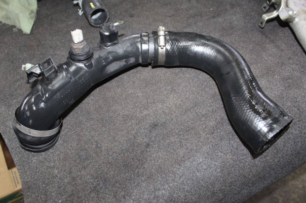 Toyota Rav4 III 2006-2013 szelepes levegő cső 1736226010