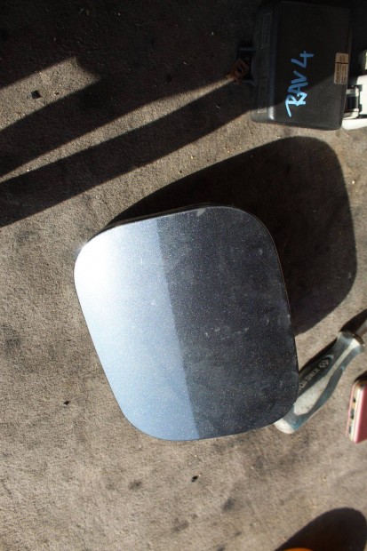 Toyota Rav4 III 2006-2013 tankajtó és tanksapka 2.2D