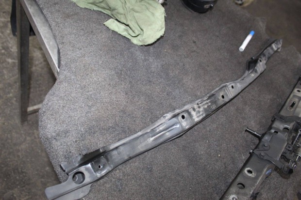 Toyota Rav4 III 2006-2013 zárhíd előtti merevítő