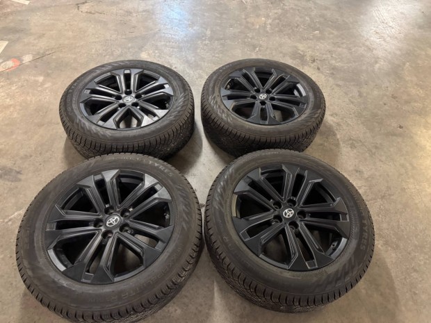 Toyota Rav4 alufelni, 225/60 R18 téli gumikkal, Toyota alufelni