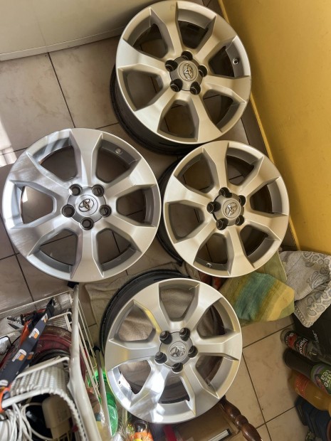 Toyota Rav4 gyári alufelni szett 17"
