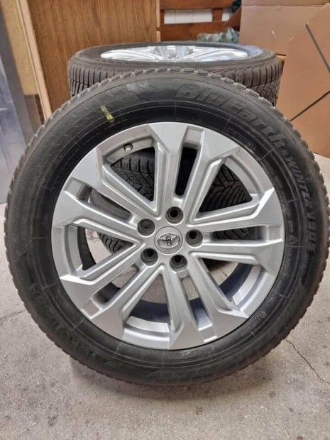 Toyota Rav4 gyri felni kupak