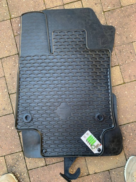 Toyota Rav4 gyári gumiszőnyeg garnitúra