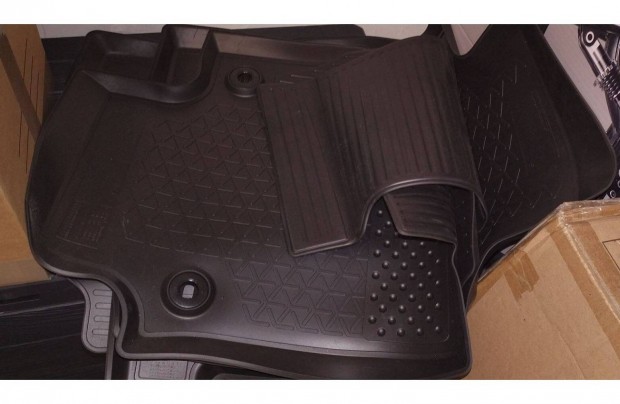 Toyota Rav4 gy�ri gumisz�nyeg szett (�j)