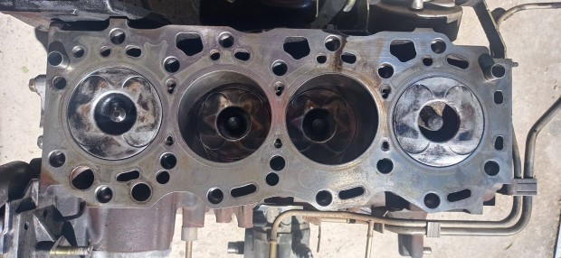Toyota Rav4 motorblokk hengerfej nlkl