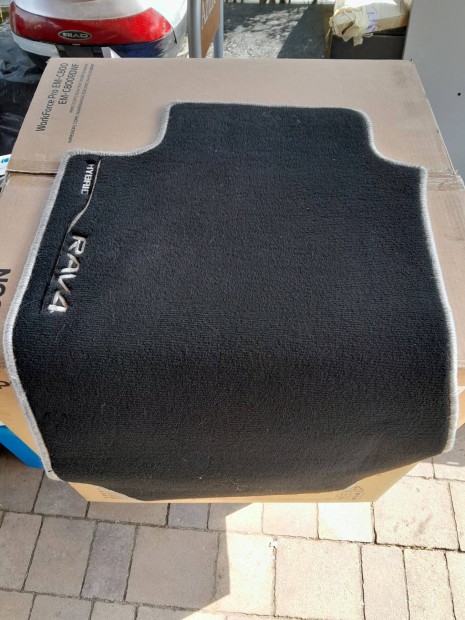 Toyota Rav4 szvetsznyeg sznyeg garnitra
