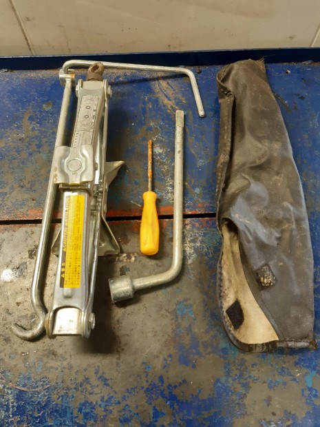 Toyota Rav 4 00-05 Emel� Szett