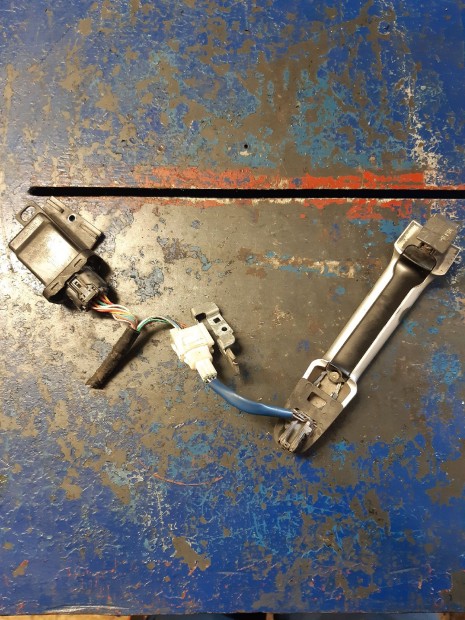 Toyota Rav 4 05-13 Bal Els� K�ls� Ajt�kilincs