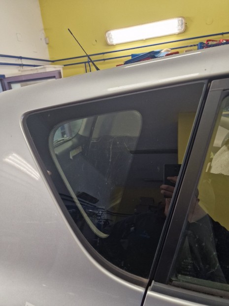 Toyota Rav 4 05-13 Jobb H�ts� Fix Ablak�veg