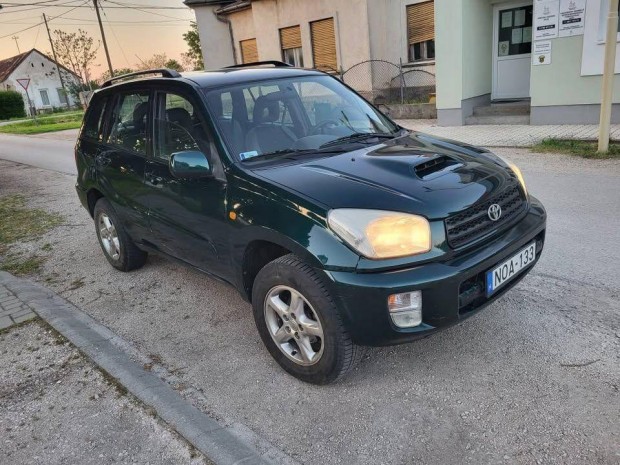 Toyota Rav 4 Rav4 2.0 D-4D 4x4 2 év műszaki