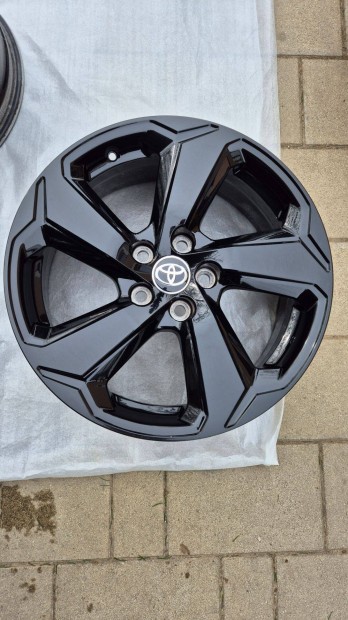 Toyota Rav 4 Rav4 XA50 gy�ri fekete alufelni 18" 5x114,3