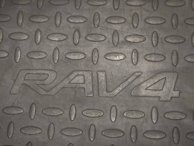 Toyota Rav 4 eredeti csomagtart� gumisz�nyeg 