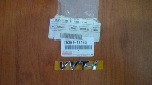 Toyota VVTI yaris embléma eladó. Cikkszám:75351-12160