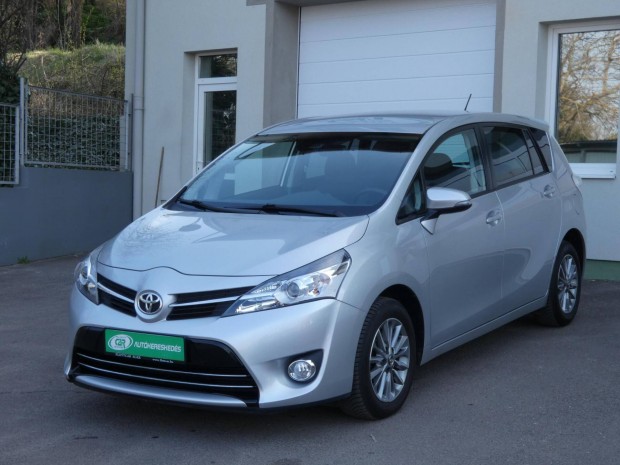 Toyota Verso 1.6 Active TSS Executive-Szervizk�...